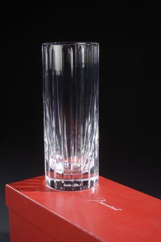 null BACCARAT.

Cylindrical vase out of cut crystal of grooves.

Height. 20 cm -...
