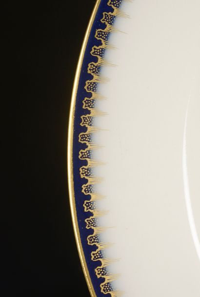 null 
HAVILAND, Limoges.




Part of a white porcelain dinner service, the wing decorated...