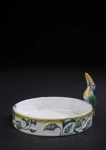 null HERMÈS.

Vide-poche modèle "Toucan" en porcelaine à décor polychrome en porcelaine...