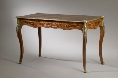 null Desk in veneer of rosewood, amaranth and light wood nets, with inlaid decoration...