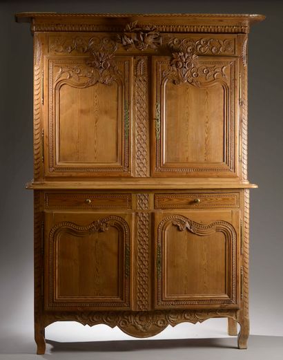 null Buffet with two bodies in pine finely carved with friezes, flowers and couple...
