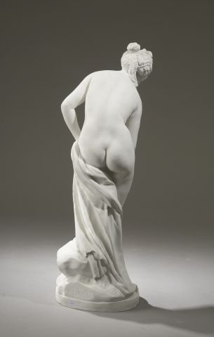 null D'après Christophe-Gabriel ALLEGRAIN (1710-1795).

Vénus au bain.

Sujet en...