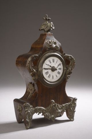 null Small patinated and gilt bronze clock, a dreaming child sitting on the dial...