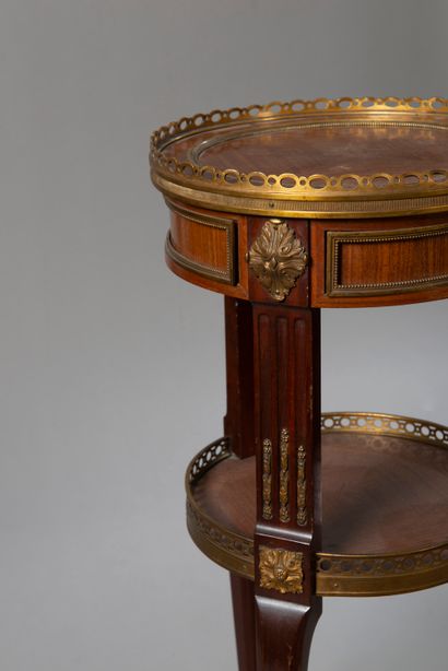 null MAISON JANSEN. 

Small mahogany, mahogany veneer and rosewood pedestal table...