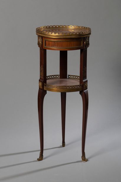 null MAISON JANSEN. 

Small mahogany, mahogany veneer and rosewood pedestal table...