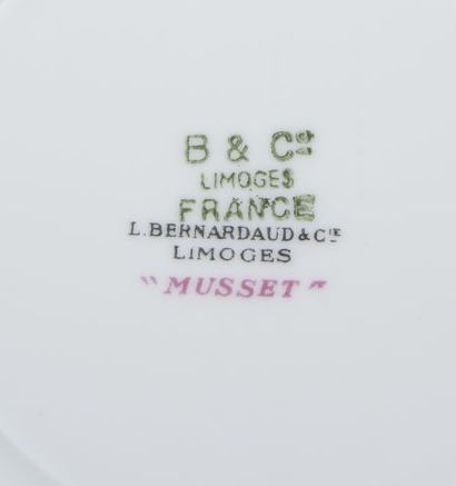null BERNARDAUD Limoges.

Service with broth model Musset out of porcelain stamped...