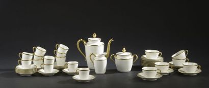 null LIMOGES, LECERF, 35 rue Tronchet Paris.

Part of a tea and coffee service in...