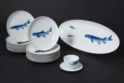 null HUTSCHENREUTHER.

Fish service in white porcelain with decoration in blue monochrome...