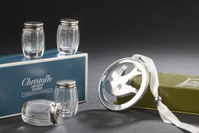 null CHRISTOFLE. 

Four glass saltshakers and silver mountings. 

Total gross weight...