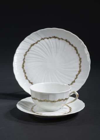 null BERNARDAUD Limoges.

Tea service Musset model in porcelain stamped with combs...