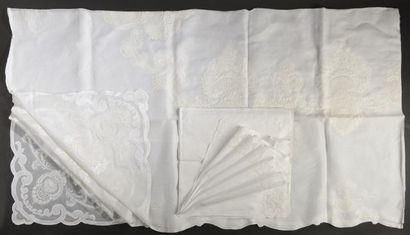null Tablecloth ten white cotton cutlery with scalloped edges and embroidered decoration...