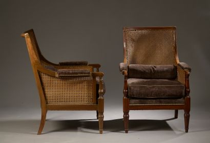 null Pair of mahogany caned bergères, the back in cabriolet (slight damage to the...