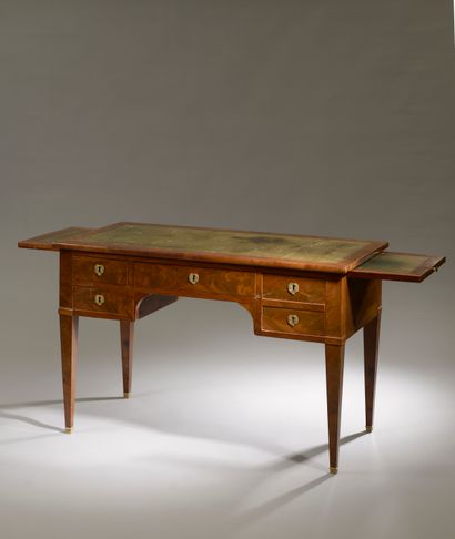null Mahogany and mahogany veneer desk opening to four drawers in front and two side...