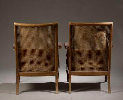 null Pair of mahogany caned bergères, the back in cabriolet (slight damage to the...