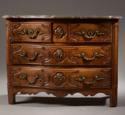 null Molded walnut chest of drawers, its curved front opening with four drawers on...