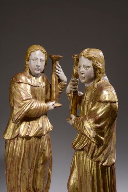 null Pair of thuriferous angels in carved wood, polychromed and

backs (restorations,...