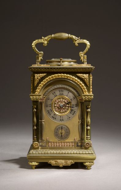 null Officer's clock in natural and gilt bronze with corner column and semicircular...