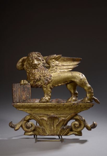 null Lion ailé de saint Marc en bois sculpté en applique et doré, emblème de Venise,...