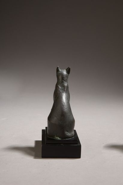 null Statuette en bronze représentant la déesse Bastet sous les traits d'une chatte...