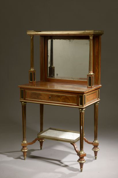 null Mahogany writing desk, mahogany veneer and brass fillets. The mirror is topped...