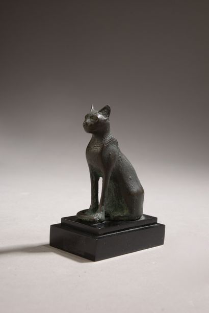 null Statuette en bronze représentant la déesse Bastet sous les traits d'une chatte...