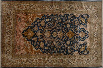 Fine Ghoum prayer rug, with a density of...