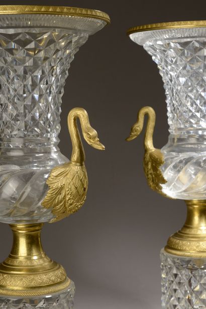 null Pair of vases on pedestal with flared neck in cut crystal with diamond points...