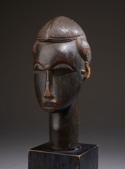 null 
Head of a man with a long neck in carved wood with a brown patina, the hair...