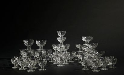 Partie de service de verres en cristal modèle...