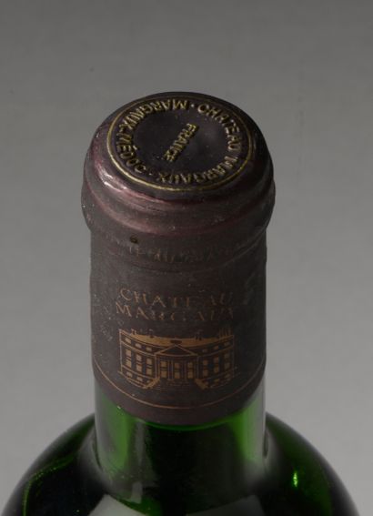 null 1 bouteille Château MARGAUX, 1° cru Margaux 1974 (elt, fanée, B)