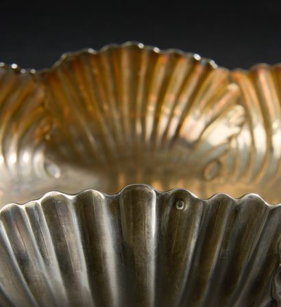 null Round silver cup 950 thousandths embossed with six leaves of cabbage superimposed....