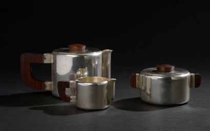 null Service à café trois pièces en métal argenté, de forme cylindrique les extrémités...