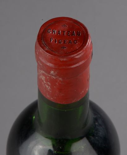 null 1 bouteille Château FIGEAC, 1° Grand Cru St-Émilion 1975 (elt, LB/MB)
