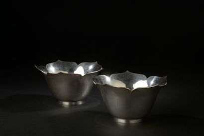 null Paire de coupes creuses en argent uni 925 millièmes en forme de tulipe épanouie,...