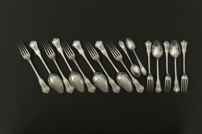 null Ménagère en argent 950 millièmes, la spatule ornée de motifs rocaille et appliquée...