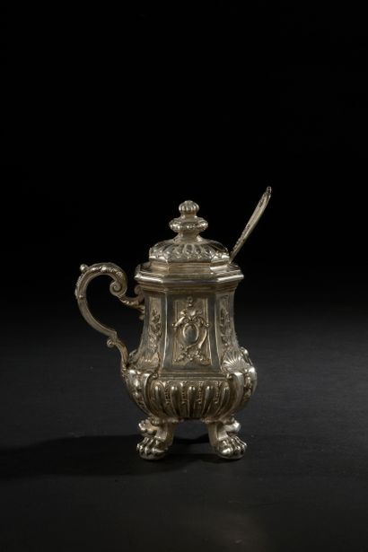 null Mustard pot baluster of square section out of silver 950 thousandths, resting...
