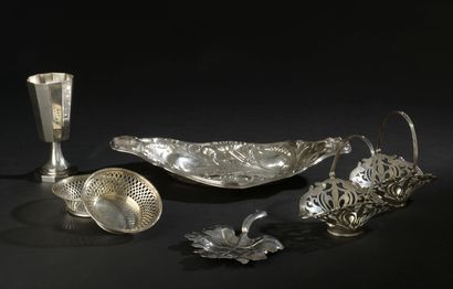 null Set in silver 925 thousandths :

- oval basket with decoration pushed back of...