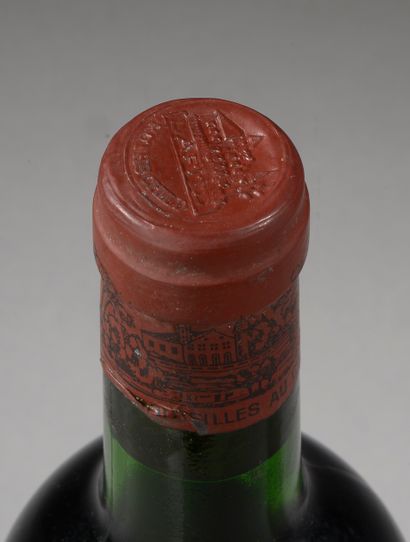 null 1 bouteille Château LAFITE-ROTHSCHILD, 1° cru Pauillac 1976 (elt)