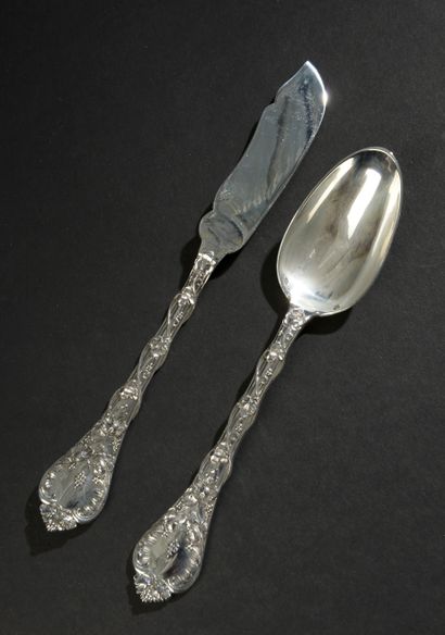 null Twelve large spoons and twelve knives with fish out of silver 950 thousandths,...