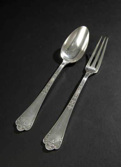 null Twelve cutlery (missing a spoon) in silver 950 thousandth. The three-pronged...