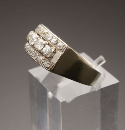 Ring in 18k white gold set with sixteen old...