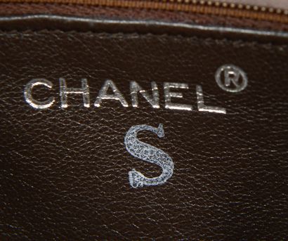 null CHANEL Paris.

Chanel camera bag quilted in hazelnut-colored lambskin, brown...