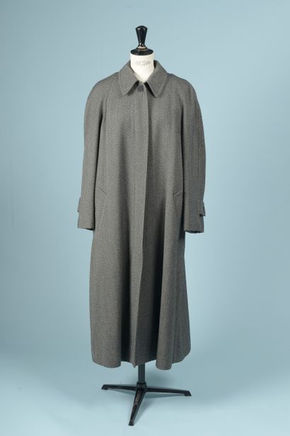 HERMÈS.

Long coat in grey and navy blue...