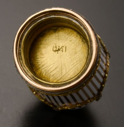 null HENRIK WIGSTROM (1862-1923).

14k yellow and rose gold umbrella knob, the white...