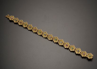 18k yellow gold bracelet, the links showing...