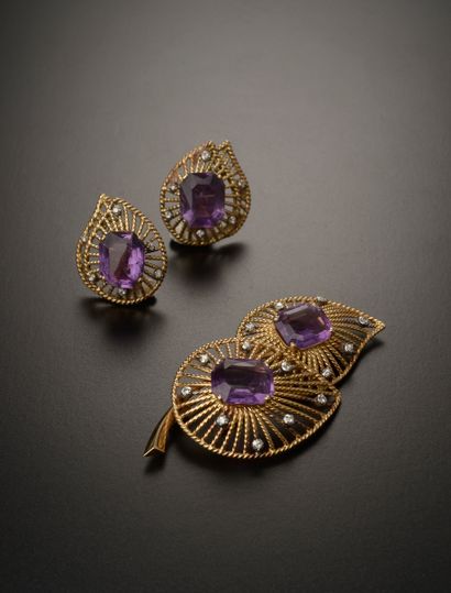 null MELLERIO DIT MELLER.

Set consisting of a brooch and a pair of ear clips, in...