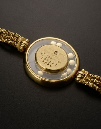 null CHOPARD "Happy Diamonds".

Bracelet watch in 18k yellow gold, the oval case...