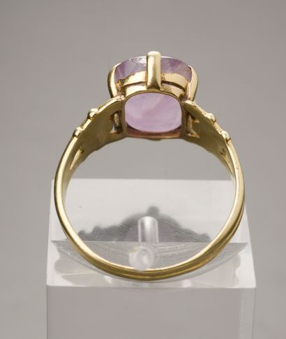 null 
Yellow gold ring 18k set with an intaglio on amethyst depicting a helmeted...