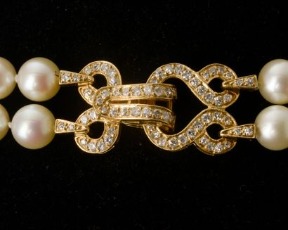 null Necklace composed of two rows of cultured pearls, the clip clasp in 18k yellow...