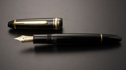 null MONTBLANC "Meisterstück n146".

Stylo plume, le corps en résine noire, les attributs...